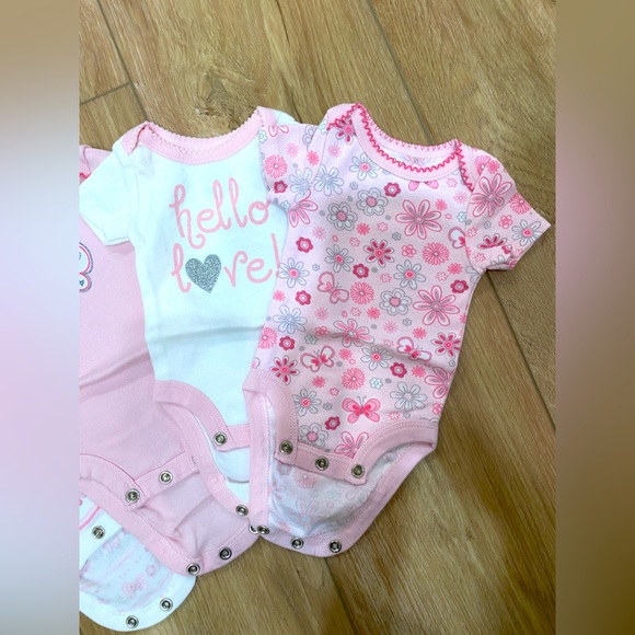 *****SOLD*****Newborn Onesies - Picture 2 of 4